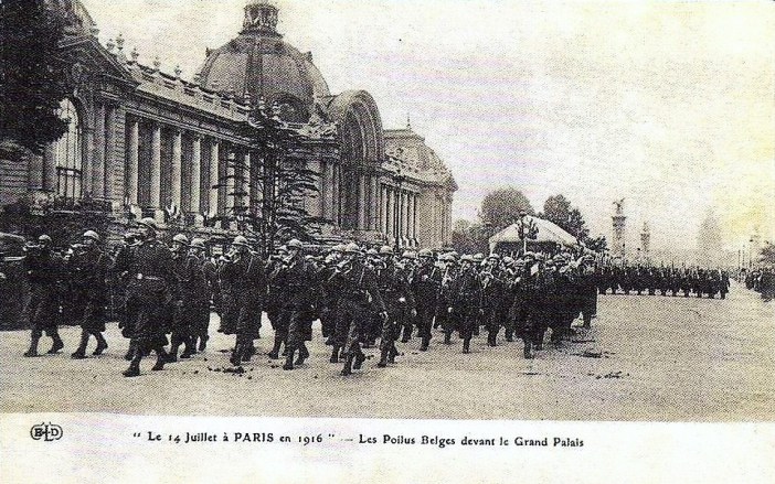 les-poilus-belges-devant-le-grand-palais-14-7-1916